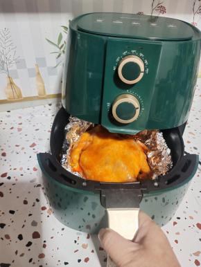 再次放进空气炸锅，200度烤十分钟左右！喜欢吃鸡皮焦脆一点的，可以延长烤5分钟时间！