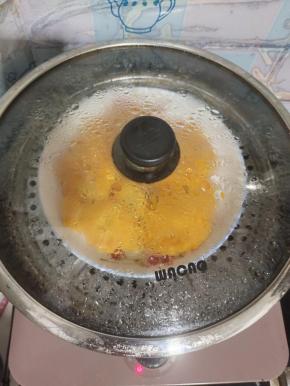 水开，放入红薯，蒸熟！