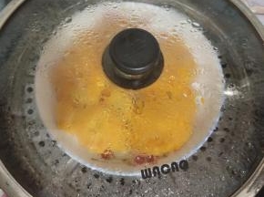 水开，放入红薯，蒸熟！