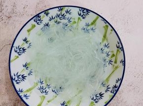 粉丝提前用温水泡软
