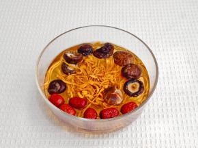 菌菇红枣泡5分钟。