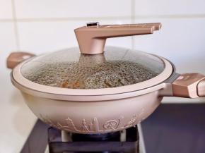 盖上盖子烧开后转小火20分钟。