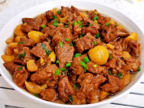 牛腩板栗炖起来！