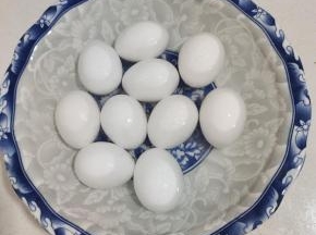
准备大一点的碗/盆，4勺醋+2勺盐+适量清水浸泡1个小时！