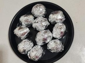 取出后可以先冷却，或者冷藏一晚更入味!吃之前再剥开锡纸！
