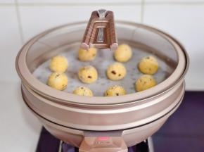 盖上盖子蒸20分钟。