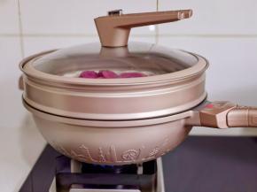 盖上盖子蒸熟。