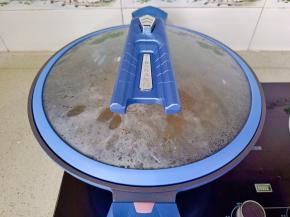 盖上盖子焖一分钟。