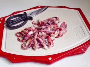 鱿鱼须剪小块。