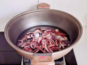 冷水下锅焯水。