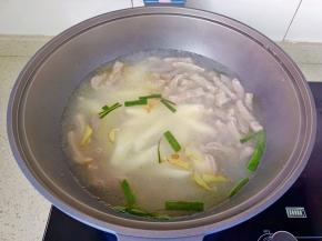 再加入山药煮15分钟。