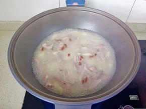 最后放入枸杞煮一分钟。