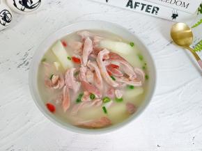 这样炖好的汤汁鲜美，拌饭巨好吃。