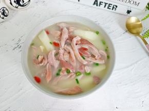 这样炖好的汤汁鲜美，拌饭巨好吃。