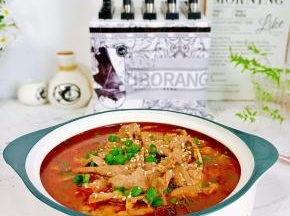 撒葱花，蒜泥，芝麻，淋热油即可。