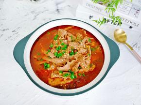 这道菜吃起来香辣过瘾，米饭多吃两碗。