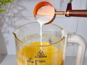 结束后加入纯牛奶。