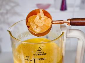 最后加入冰糖。（冰糖可以根据个人口味增减）