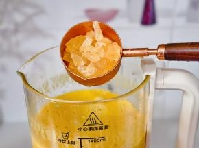 最后加入冰糖。（冰糖可以根据个人口味增减）