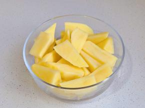 切小块沥干水分。