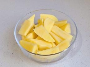 切小块沥干水分。