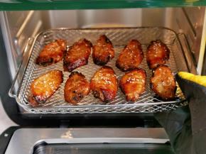 撤掉锡纸，撒上芝麻再烤3分钟。