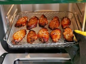 撤掉锡纸，撒上芝麻再烤3分钟。