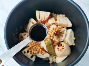 4勺老抽，5勺生抽，一大勺盐，