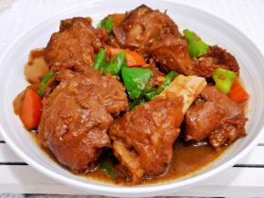 连骨头都入味的羊腿。