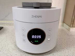 选择电压力锅的“炖肉”功能，时间设置35分钟。