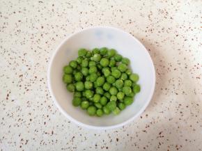 准备好豌豆。