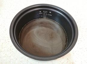 倒入红烧汁搅拌均匀。