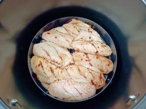 放入烤盘依次码上。