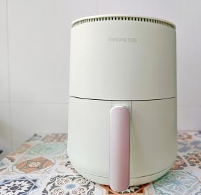 烤20分钟，无需翻面，烤好的鸡翅两面色泽均匀。