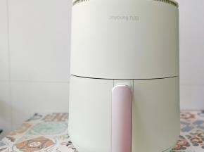 烤20分钟，无需翻面，烤好的鸡翅两面色泽均匀。