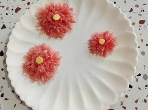 依次做好三朵柚子花！柚子花的大小根据你的平盘大小来适当调整！