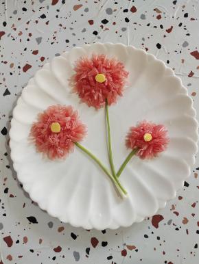 用香菜梗来做树干！