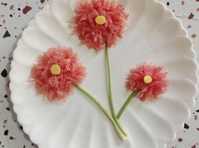 用香菜梗来做树干！