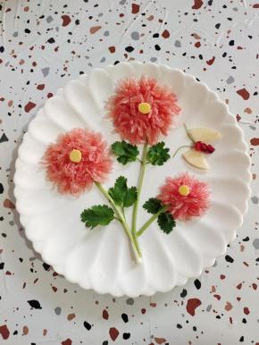 柚子花拼盘就做好了，是不是太美啦，都舍不得吃了！