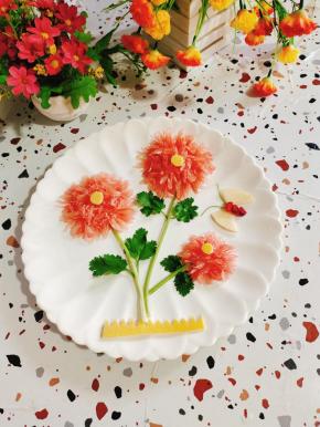 还可以把柚子皮剪成齿轮状，摆在柚子花的下边，不喜欢的这一步可以省略！