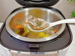 排骨软烂脱骨。