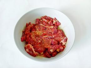 搅拌均匀，腌制十分钟。