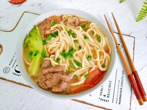 汤汁浓郁，酸爽开胃。