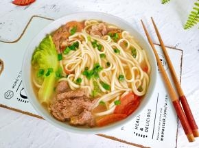 汤汁浓郁，酸爽开胃。