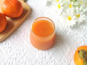 倒入杯子加入蜂蜜搅拌均匀。