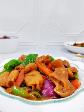 美味的溜肥肠就炒好了