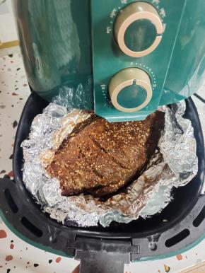 打开锡纸继续烤5分钟！翻面，再烤5分钟！