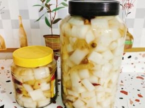 装在无油无水的玻璃瓶里，冰箱冷藏一天即可食用！