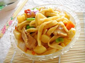 调好味后盛入碗中。