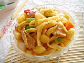 调好味后盛入碗中。